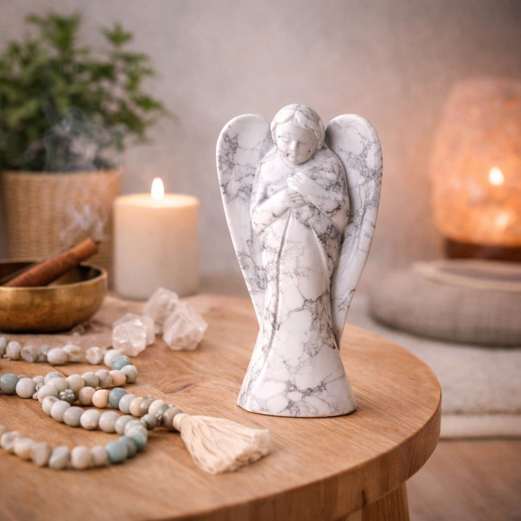 Howlite_Angel